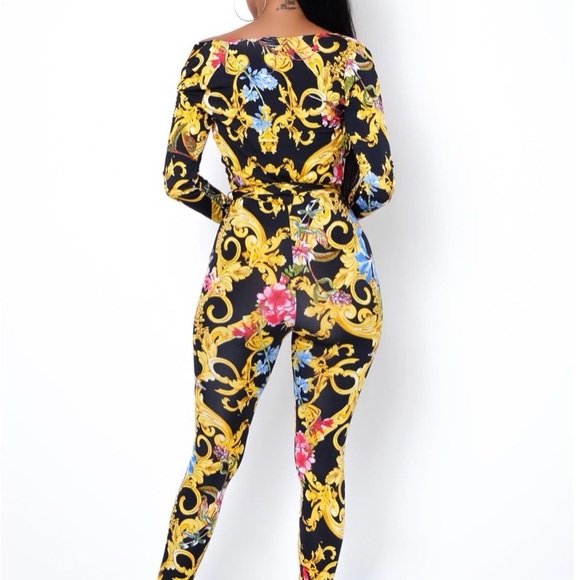 Women’s Clothing - Picture 14 of 16